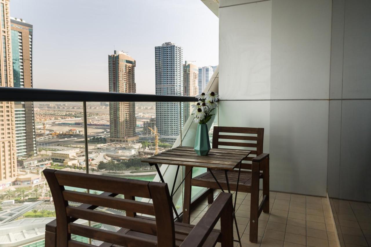 Higuests - Cozy Studio With Panoramic Views On The Lake Apartment Dubai Ngoại thất bức ảnh