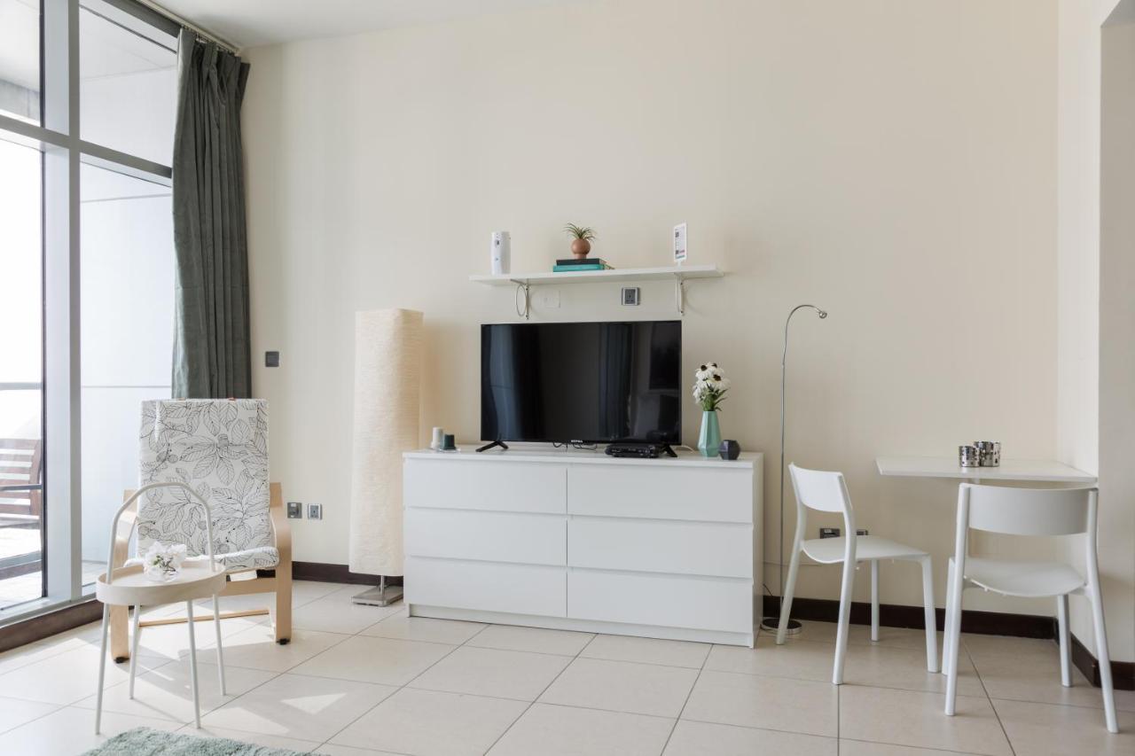 Higuests - Cozy Studio With Panoramic Views On The Lake Apartment Dubai Ngoại thất bức ảnh
