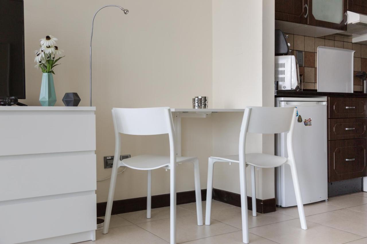 Higuests - Cozy Studio With Panoramic Views On The Lake Apartment Dubai Ngoại thất bức ảnh