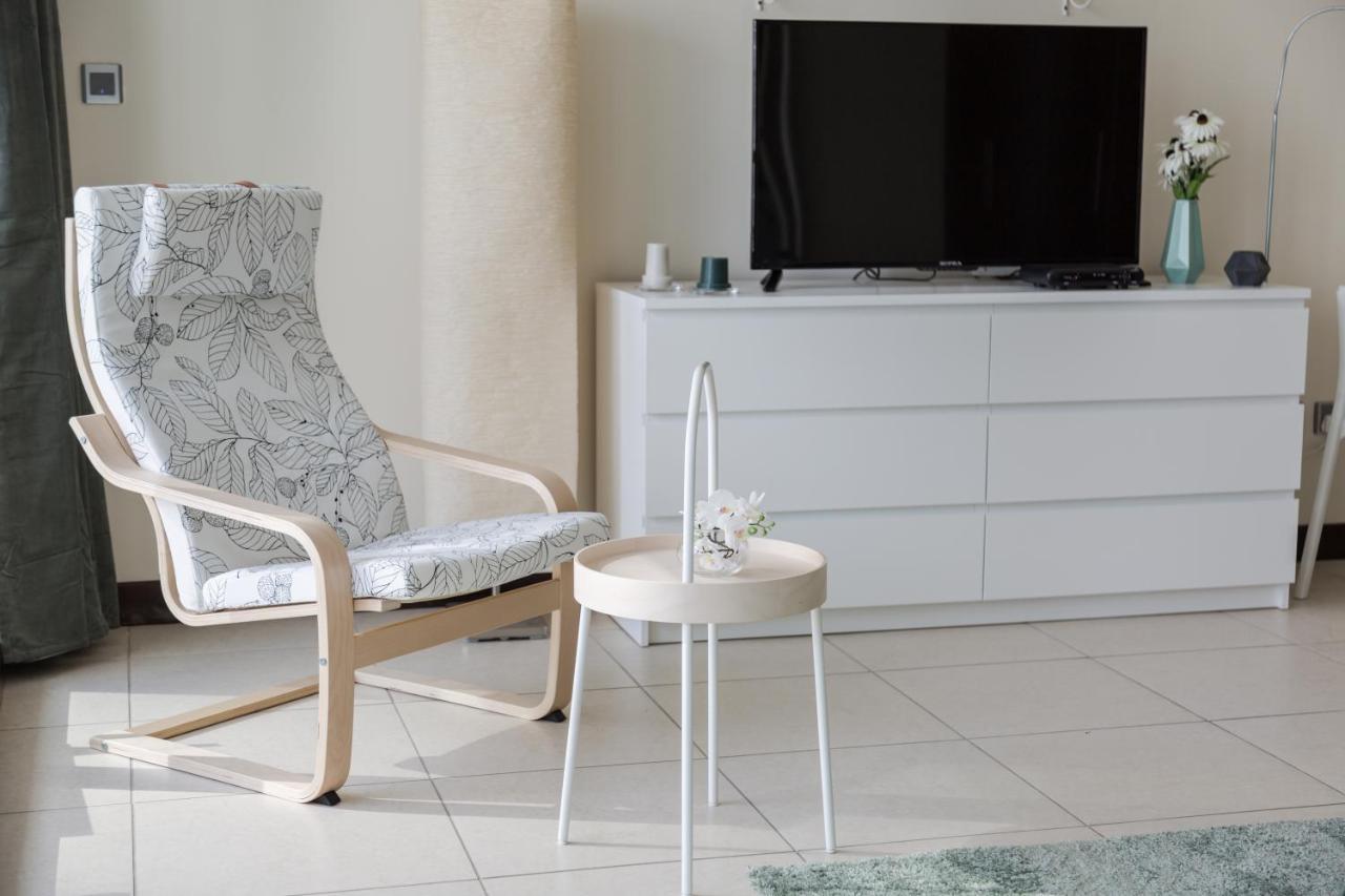 Higuests - Cozy Studio With Panoramic Views On The Lake Apartment Dubai Ngoại thất bức ảnh